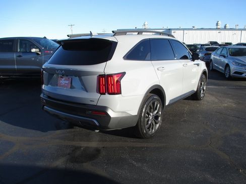 Used 2023 Kia Sorento SX Prestige image 3