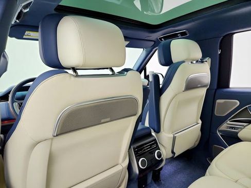 Certified 2025 Land Rover Range Rover SV AWD/4WD image 30