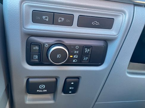 Used 2022 Ford F150 Lariat w/ Max Trailer Tow Package AWD/4WD image 12