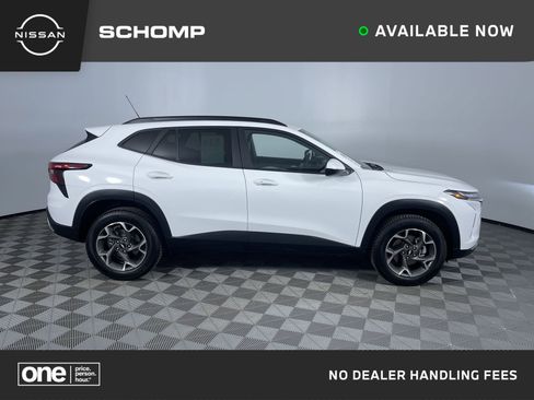 Used 2024 Chevrolet Trax LT w/ Driver Confidence Package image 1