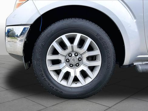 Used 2011 Nissan Frontier SL RWD image 10