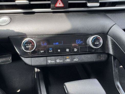Used 2023 Hyundai Elantra SEL FWD image 33