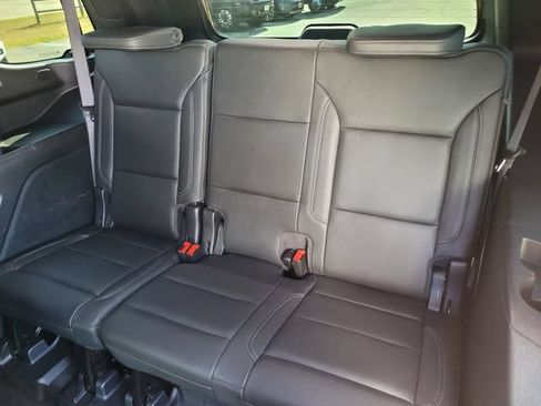Used 2022 Chevrolet Tahoe Z71 w/ Luxury Package AWD/4WD image 27