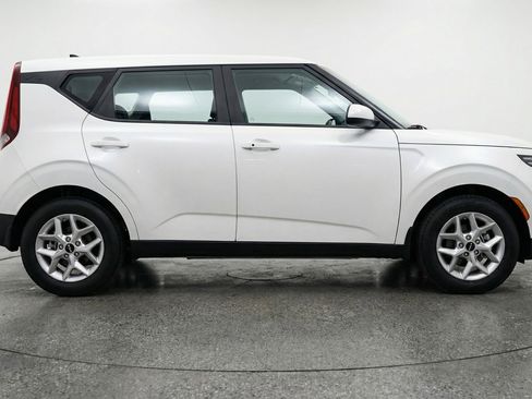 Used 2025 Kia Soul LX w/ LX Technology Package FWD image 11