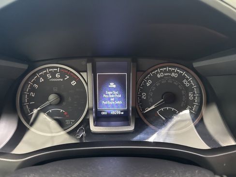 Used 2021 Toyota Tacoma TRD Sport image 3