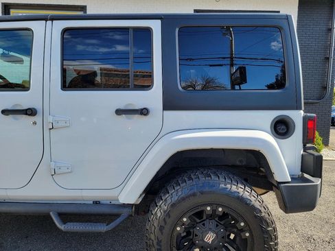 Used 2017 Jeep Wrangler Unlimited Sahara AWD/4WD image 10