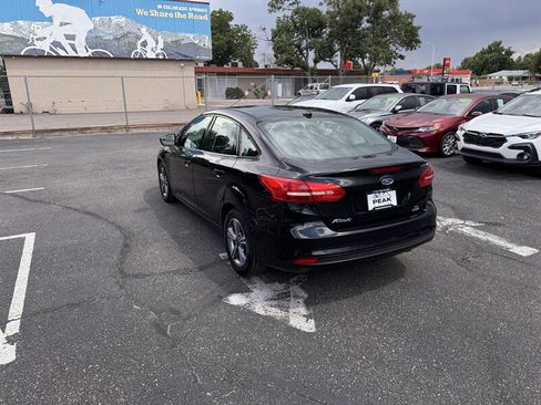 Used 2018 Ford Focus SE w/ SE Appearance Package FWD image 5