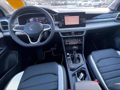 New 2026 Volkswagen Taos SEL image 12