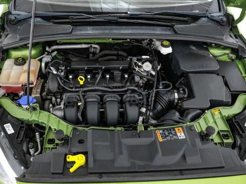 Used 2018 Ford Focus SE w/ SE Appearance Package image 46