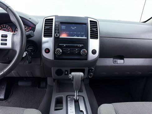 Used 2019 Nissan Frontier SV image 5