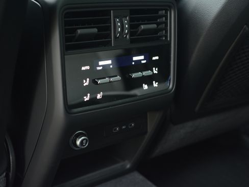Certified 2026 Porsche Cayenne AWD/4WD image 31