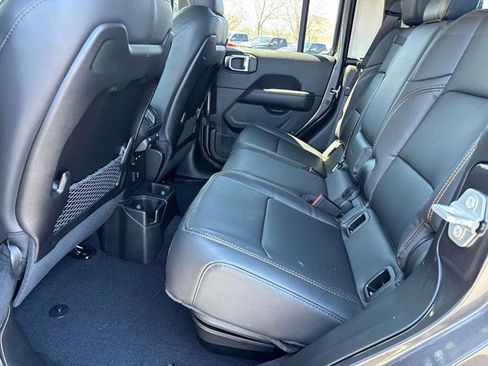 New 2026 Jeep Gladiator Sport AWD/4WD image 8