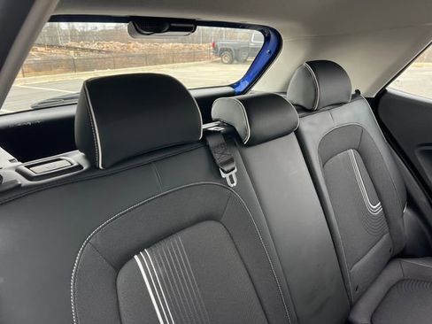 Used 2023 Hyundai Venue Limited image 30