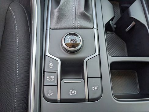 Certified 2025 Kia Sorento LX image 26