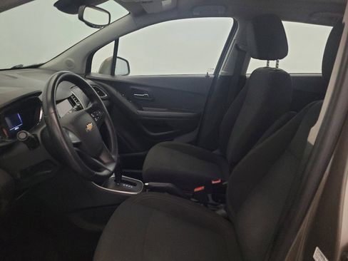 Used 2021 Chevrolet Trax LS AWD/4WD image 17