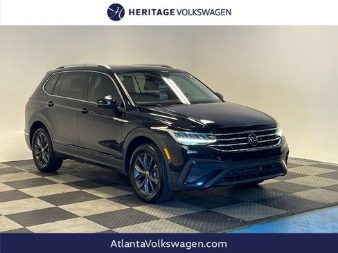 Used 2022 Volkswagen Tiguan SE image 1
