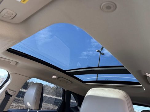 Used 2020 Ford Escape Titanium image 18