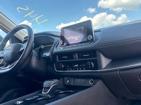 Certified 2025 Nissan Rogue SV FWD image 25