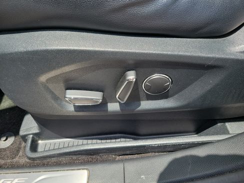 Used 2018 Ford Edge Titanium FWD image 27