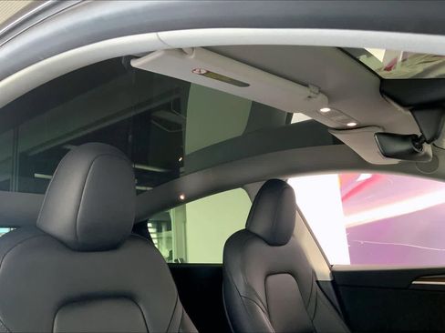 Used 2024 Tesla Model Y Long Range image 28