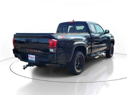 Used 2021 Toyota Tacoma SR w/ SX Package AWD/4WD image 4