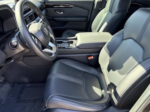 Used 2025 Honda Pilot Touring image 15