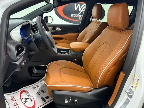 New 2026 Chrysler Pacifica Pinnacle image 11