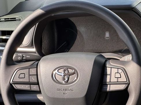 Used 2026 Toyota Sienna LE FWD image 24