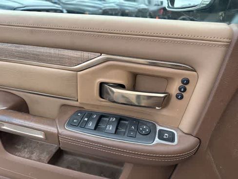 Used 2022 RAM 3500 Limited AWD/4WD image 9