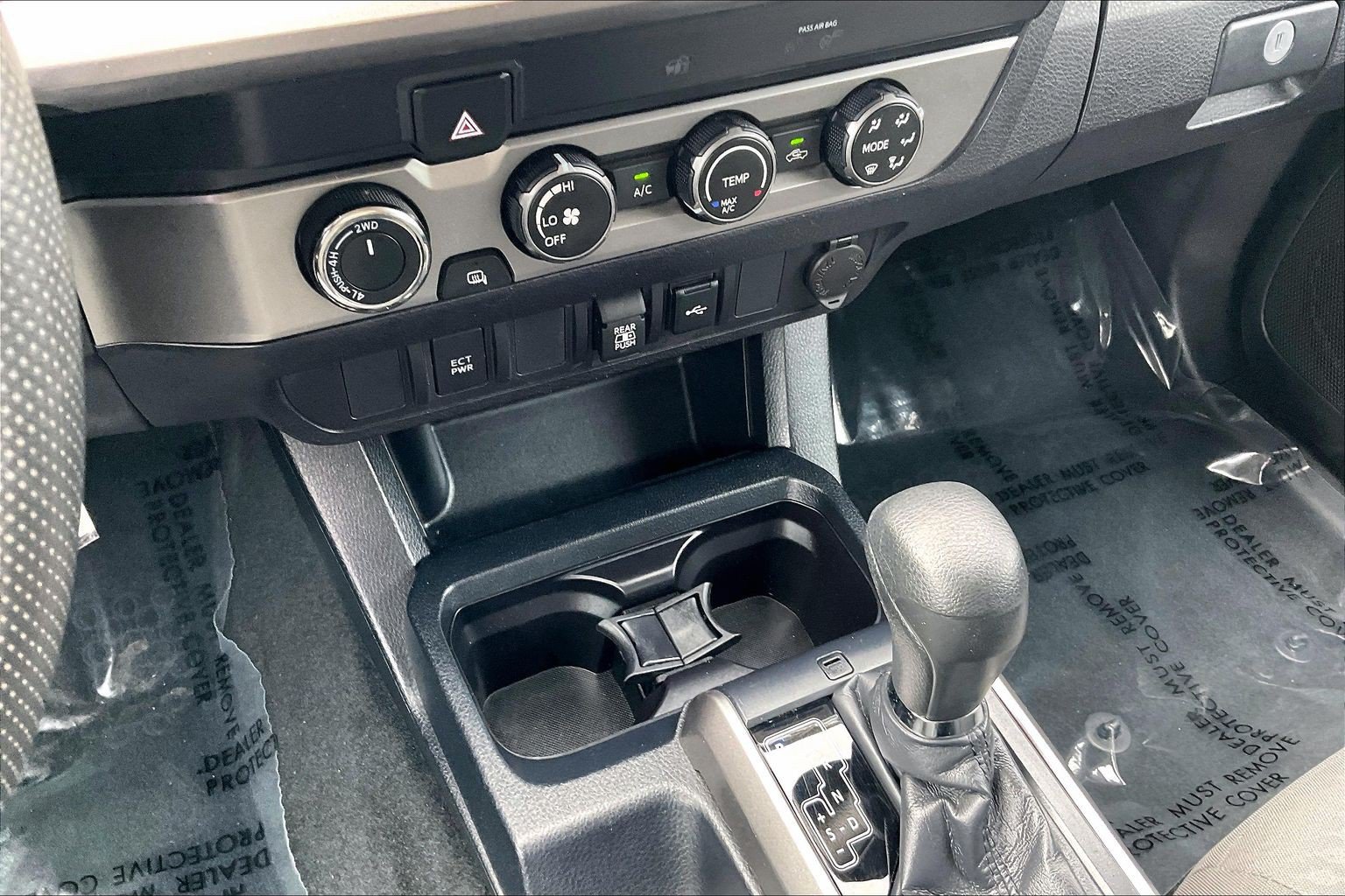 Used 2020 Toyota Tacoma SR5 AWD/4WD image 38