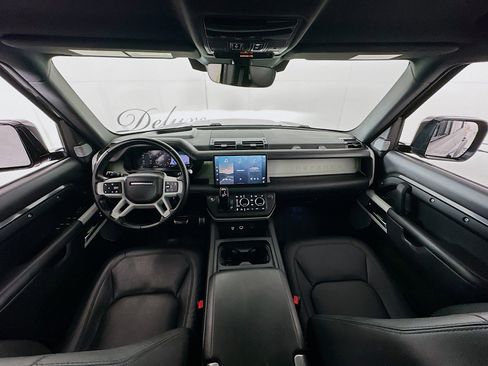 Used 2023 Land Rover Defender 130 SE image 18