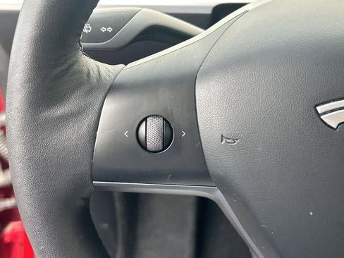 Used 2022 Tesla Model Y Long Range AWD/4WD image 25