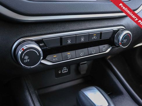 Used 2024 Nissan Altima 2.5 S FWD image 17