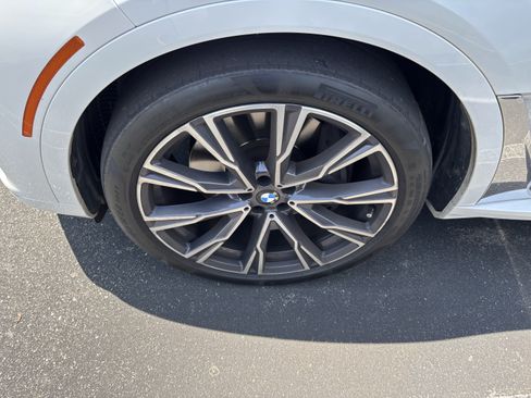 Used 2022 BMW X7 xDrive40i w/ Executive Package AWD/4WD image 12