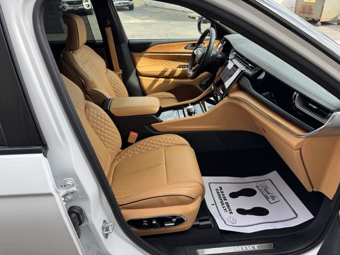 Used 2023 Jeep Grand Cherokee L Summit image 30