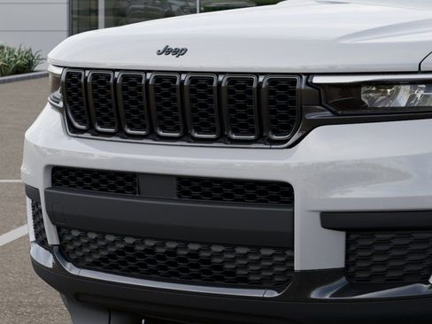 New 2025 Jeep Grand Cherokee L Altitude AWD/4WD image 12