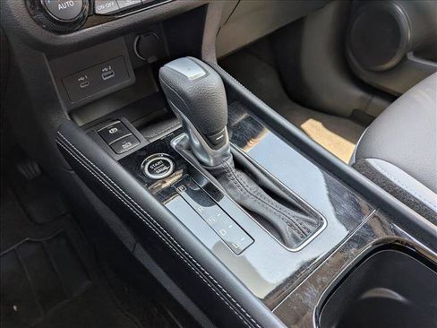 Used 2023 Nissan Kicks SR w/ SR Premium Package FWD image 12