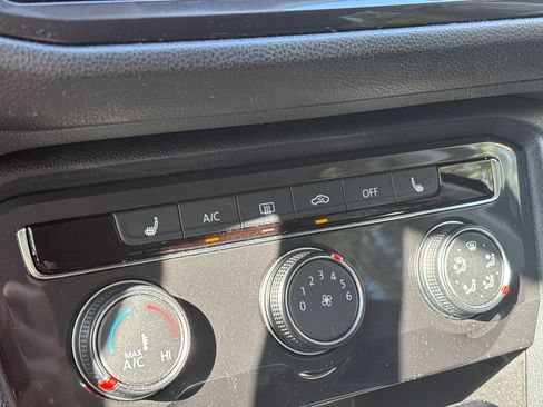 Used 2022 Volkswagen Tiguan S image 50