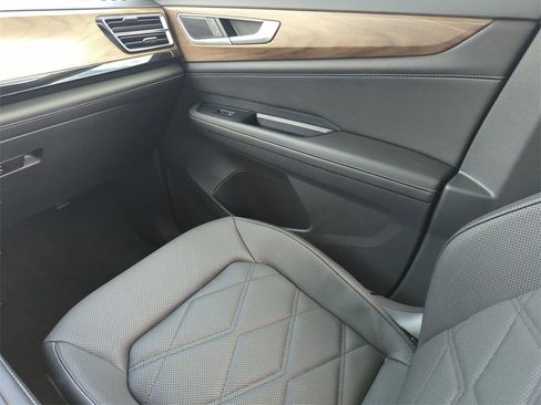 Used 2025 Volkswagen Atlas SE image 22