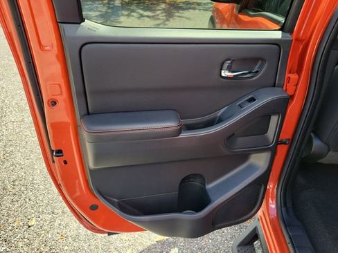 Used 2025 Nissan Frontier PRO-4X image 27