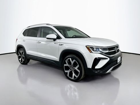 Used 2022 Volkswagen Taos SEL image 3