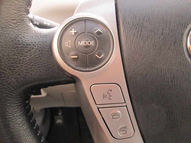Used 2017 Toyota Prius V Four FWD image 17