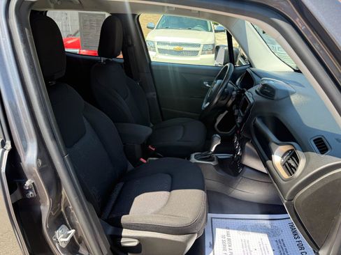 Used 2017 Jeep Renegade Latitude w/ Cold Weather Group AWD/4WD image 18