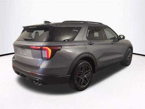 Used 2025 Ford Explorer ST AWD/4WD image 5