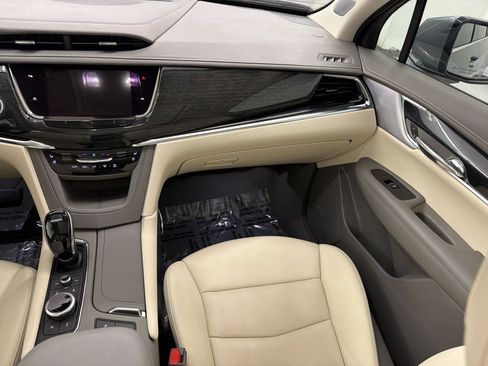 Used 2023 Cadillac XT6 Premium Luxury FWD image 29