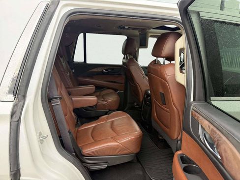 Used 2016 Cadillac Escalade Premium AWD/4WD image 13