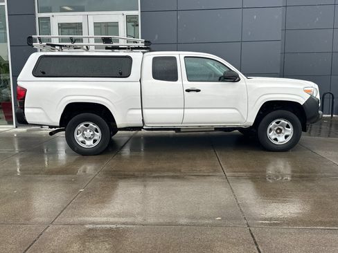 Used 2023 Toyota Tacoma SR RWD image 2