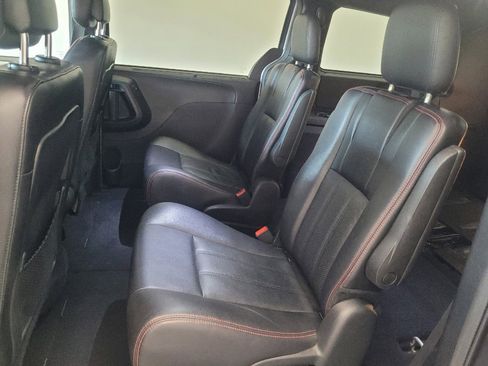 Used 2018 Dodge Grand Caravan GT FWD image 18