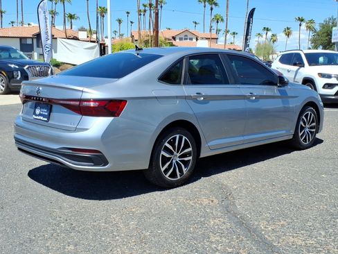Certified 2025 Volkswagen Jetta SE FWD image 7