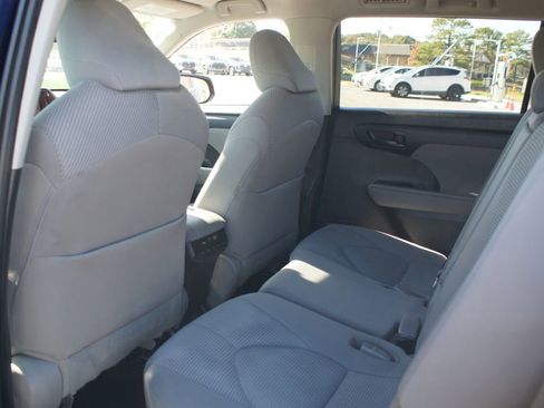 Used 2023 Toyota Highlander LE image 13